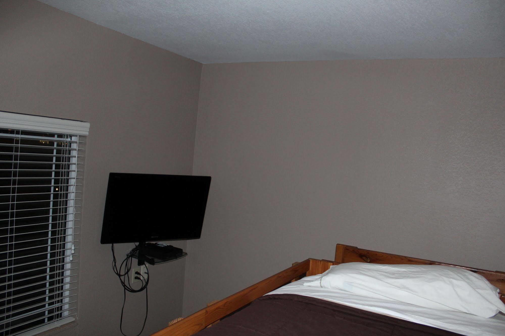 Bell's Extended And Hotel 2*